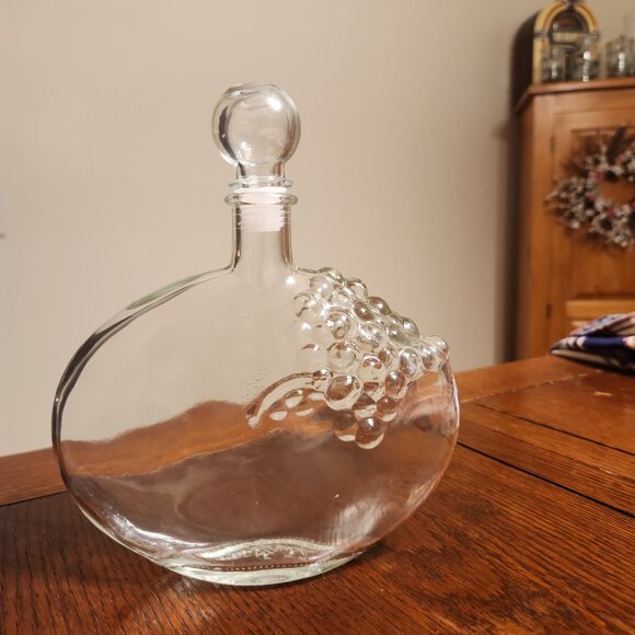 Vintage MOD DEP Glass Decanter embossed w/ grapes on one side - Picture 7 of 7